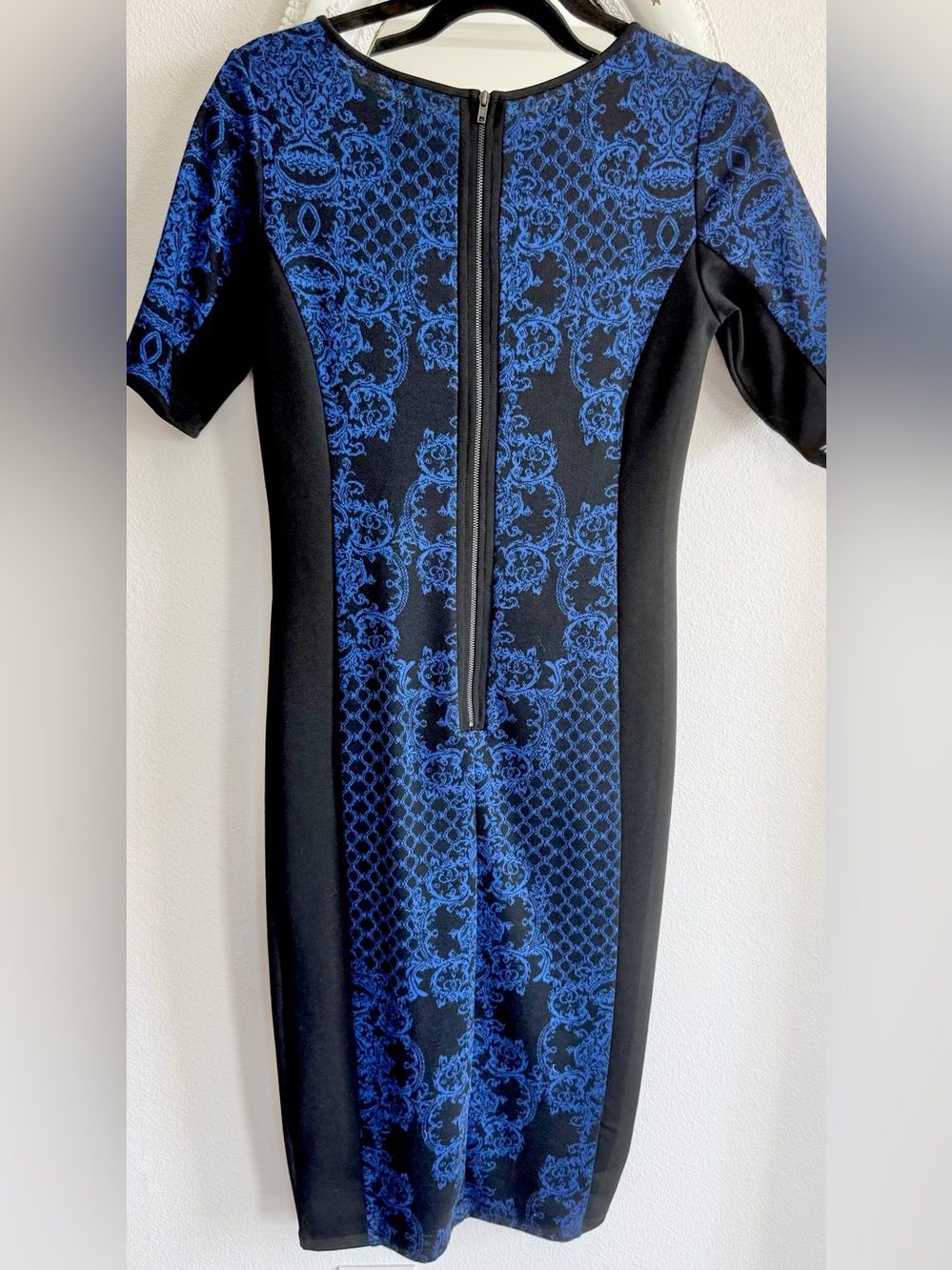 Gianni Bini BodyCon MiBlack & Blue Sheath Dress with Blue Damask Panel Back Zip